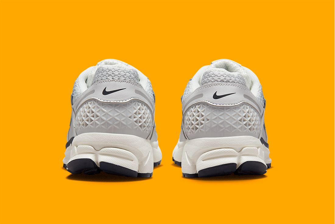  Nike Zoom Vomero 5 Photon Dust FD0884-025