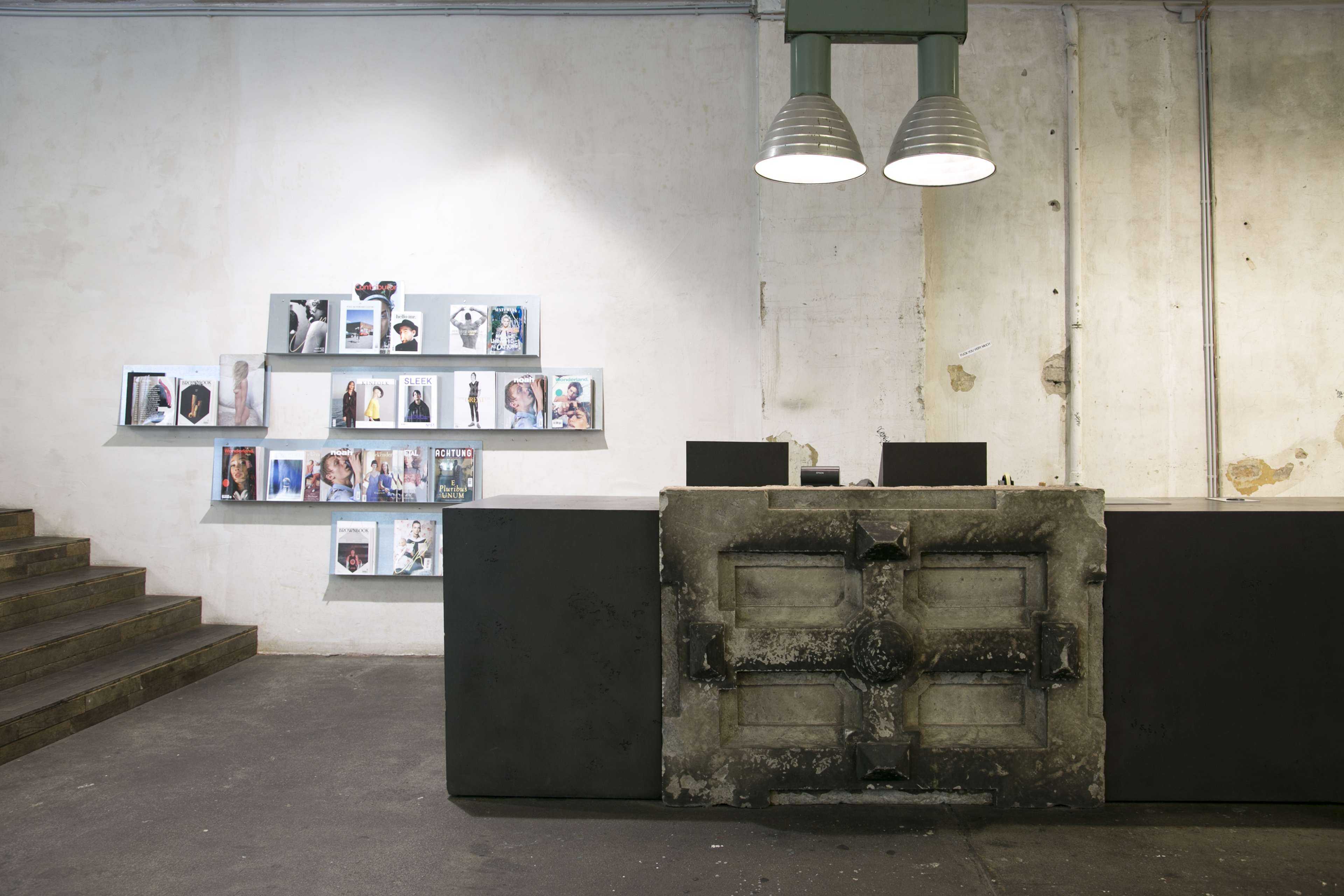 Voo Store Front Desk